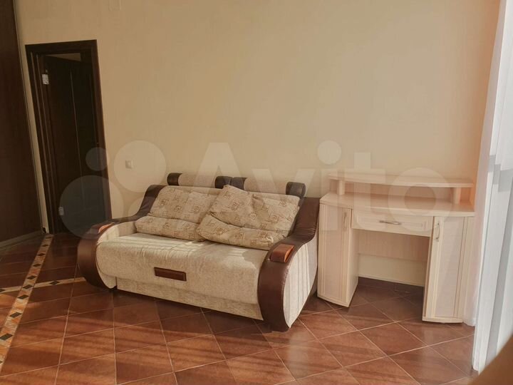 2-к. квартира, 74 м², 3/6 эт.