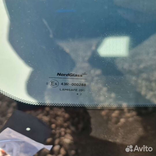 Лобовое стекло