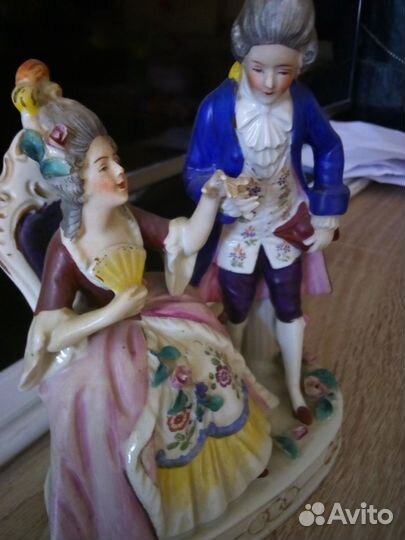 Фарфоровая статуэтка 