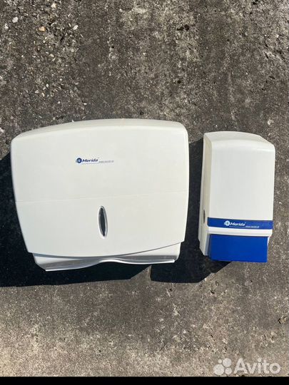 Диспенсеры для полотенец салфеток Merida