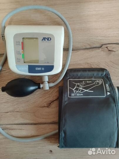 Тонометр полуавтоматический