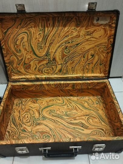 Антикварный чемодан