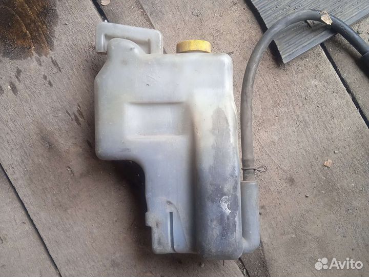 Расширительный бачок Ниссан Вингроад Y10