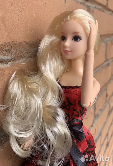 Куколка типажа Барби