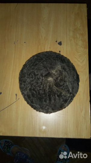 Женская шапка (берет) из каракульчи