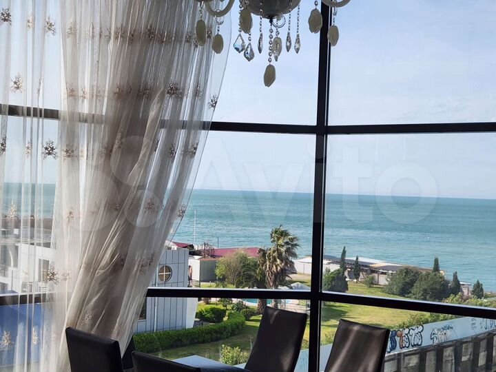 3-к. квартира, 82 м², 4/10 эт.