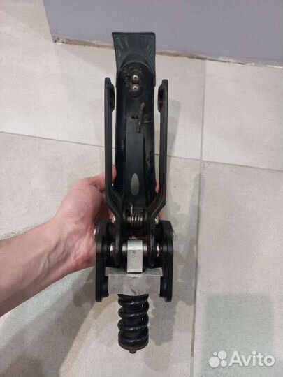 Вилка заднего колеса электросамоката Kugoo