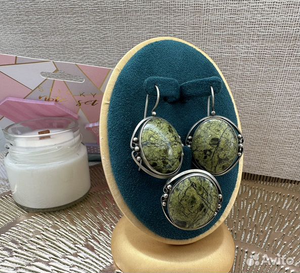 Массивный набор серьги и кольцо змеевик СССР