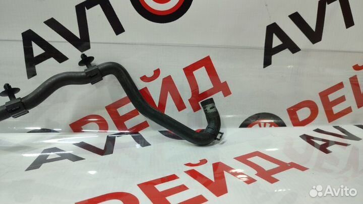 Патрубок системы охлаждения Volkswagen Passat 3C5