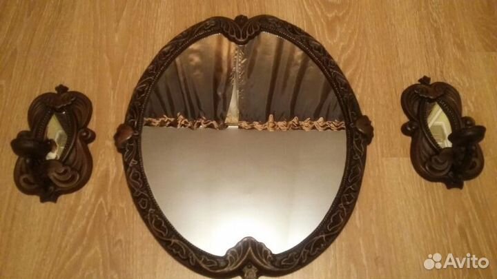 Зеркало с подсвечниками