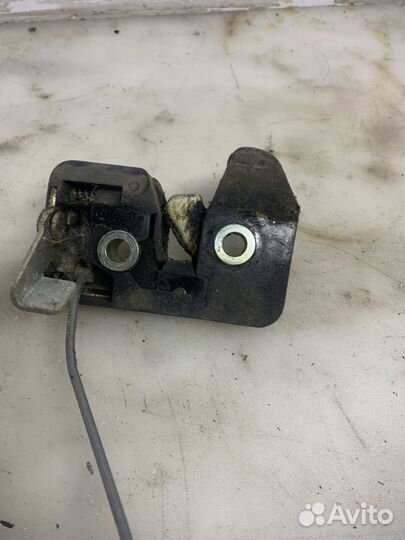 Замок багажника гольф 2