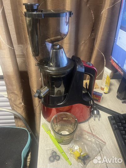 Соковыжималка шнековая