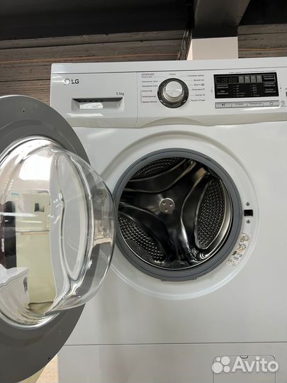 Стиральная машина LG F1096MDS0 белый 5.5кг