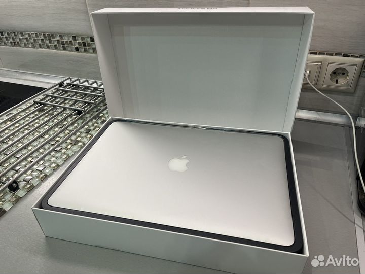 MacBook Pro (15-inch,Late 2013) 2 GHz Core i7 8 гб