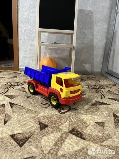 Игрушка грузовик