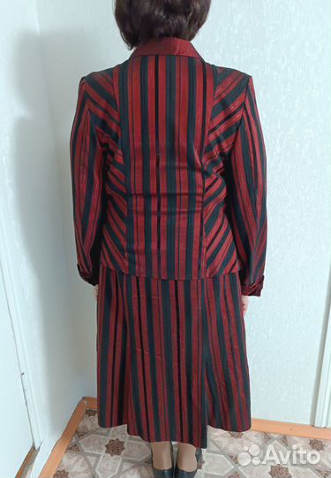 Костюм женский с юбкой и пиджаком