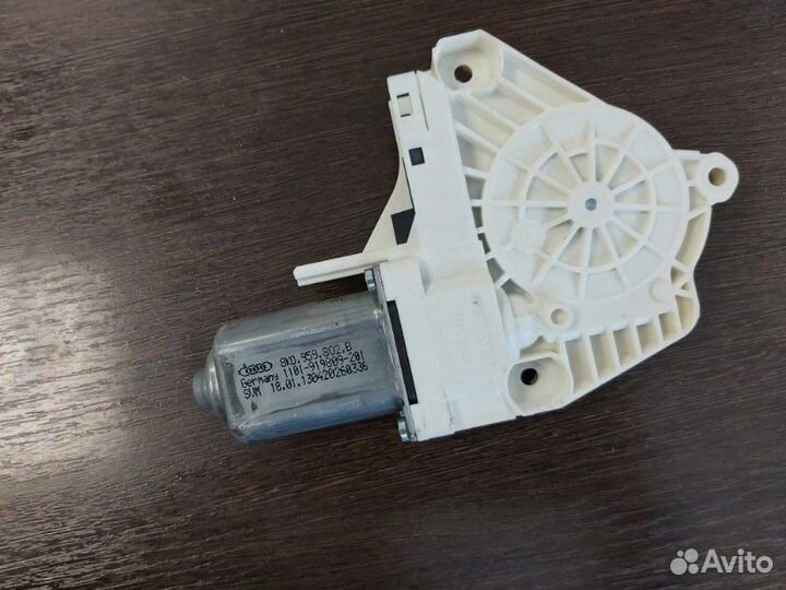 Моторчик стеклоподъемника передний правый Audi A6