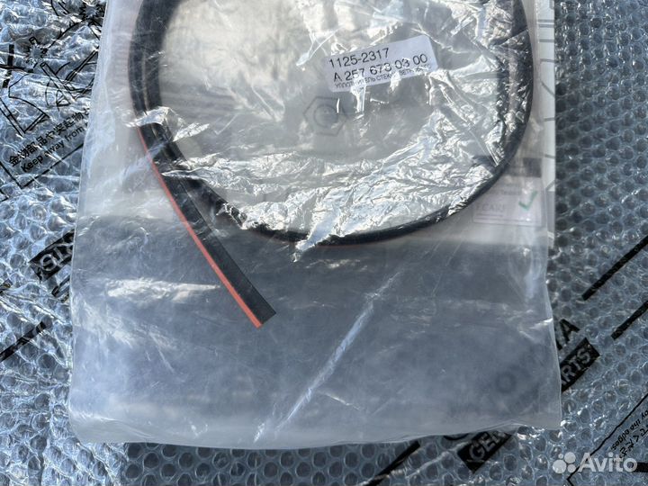 Mercedes уплотнитель лобового стекла A2576780300