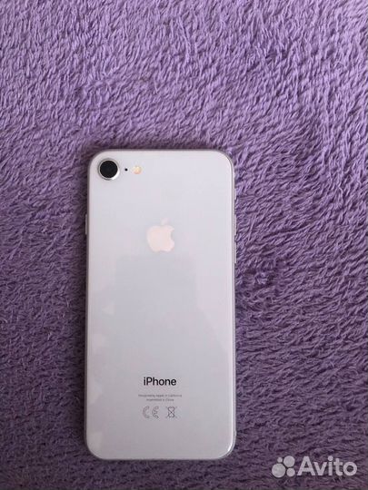 Телефон iPhone 8