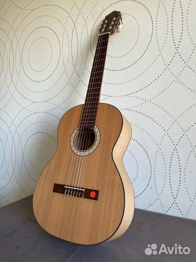 Гитара классическая Made in Europe (массив кедра)