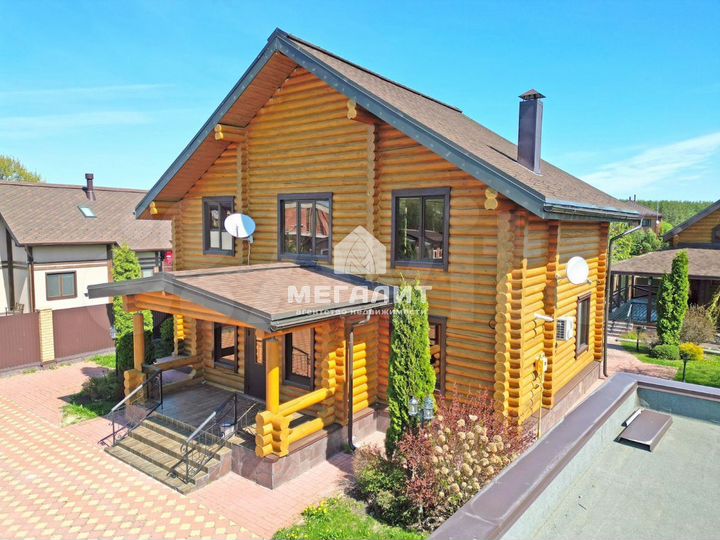 Коттедж 168 м² на участке 12,2 сот.