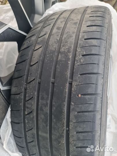 RoadX RXMotion U11 235/40 R19 19U