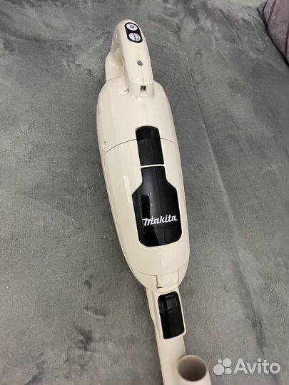 Аккумуляторный пылесос Makita CL114FD