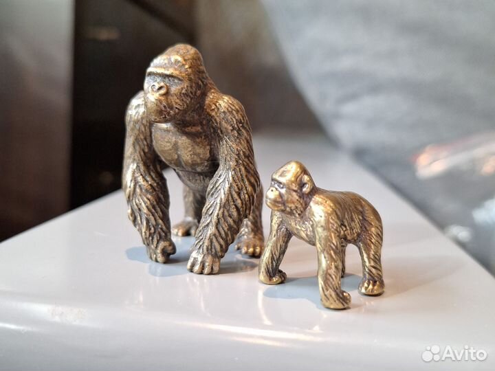 Латунные фигурки обезьян