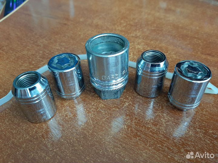 Секретки на колеса Nissan Infinity