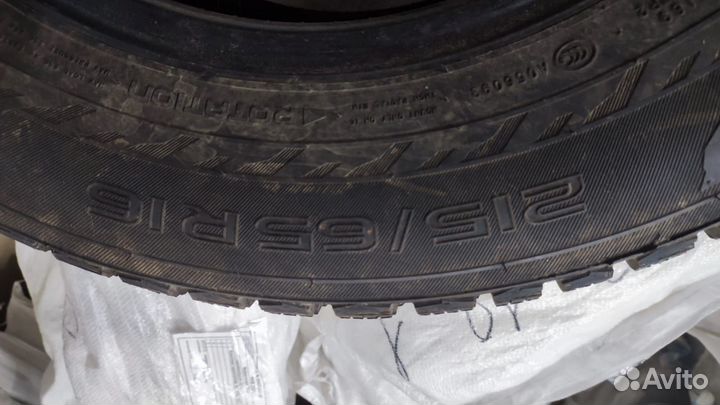 Nokian Tyres Hakkapeliitta 9 SUV 215/65 R16 102T