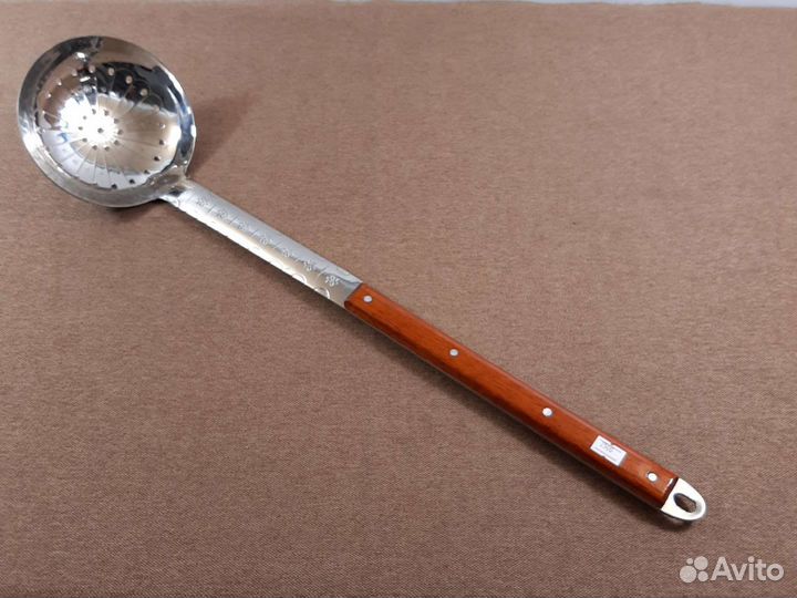 Большие и маленькие шумовки и половники