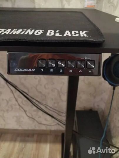 Стол компьютерный c регулятором высоты