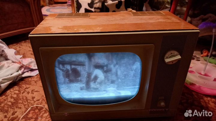 Старинный телевизор. Рекорд 6