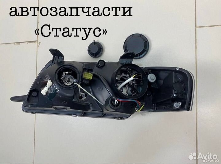 Передняя фара Nissan Almera B10