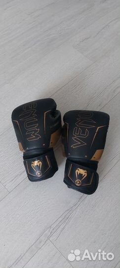 Боксерские перчатки 14 oz новые