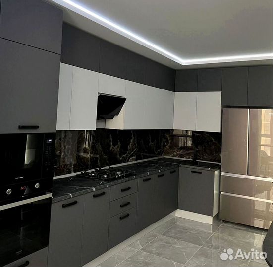 Кухня в потолок на заказ