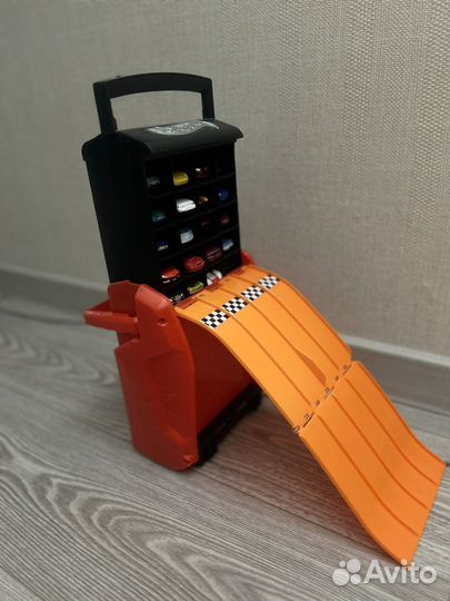Кейс-автотрек,гараж,чемодан hot wheels, хотвилс