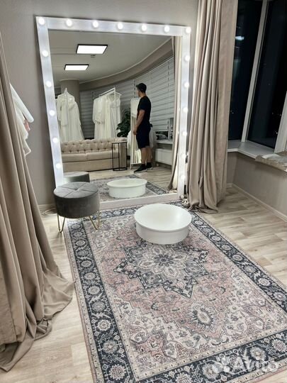 Зеркало с подсветкой. Стойка освещения/подсветки