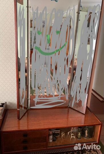 Трюмо с зеркалом