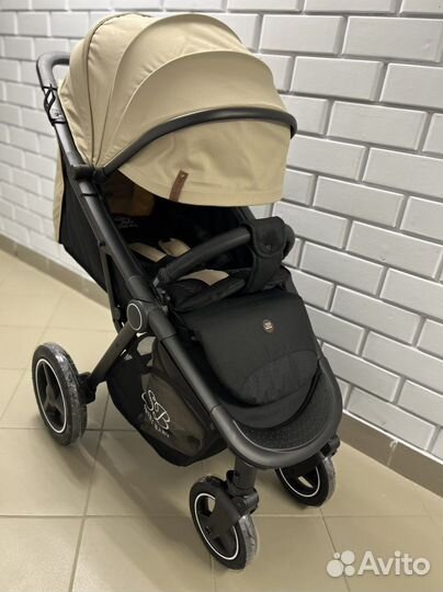 Прогулочная коляска на надувных колесах sweet baby