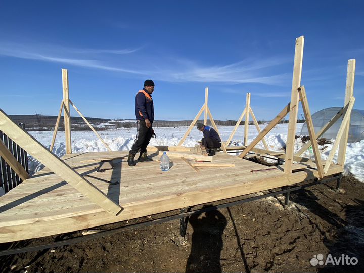 Бригада строителей