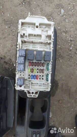 Блок предохранителей Mitsubishi Lancer 9 2000-2007