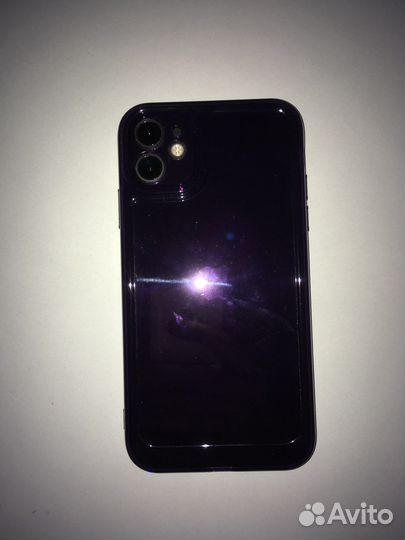 Фиолетовый прозрачный чехол на iPhone 11