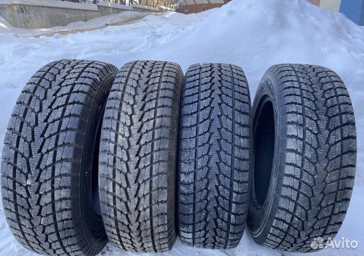 Toyo Winter Tranpath S1 215/65 R16