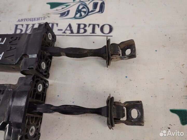 Ограничитель двери передней Skoda Rapid I (2012—2017)