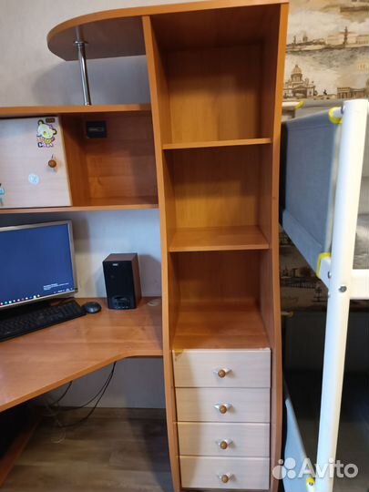 Компьютерный письменный стол