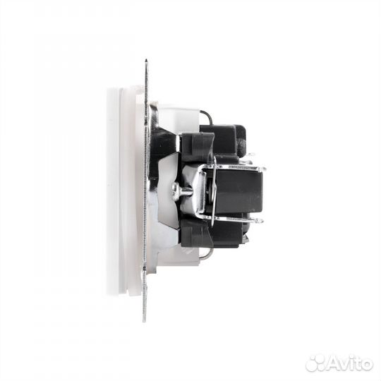 Розетка встраиваемая Hammer с заземлением цвет бел