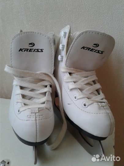 Коньки с белыми ботинками