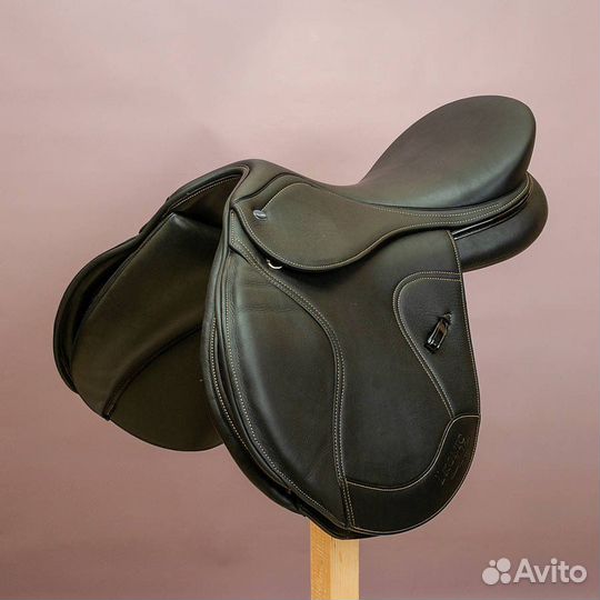 Седло конкурное Ikonic 16.5 2022 года