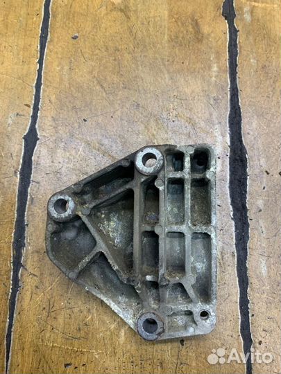 Кронштейн кондиционера Opel Astra H Z18XE 2005